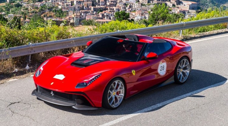 ferrarif12trs_01